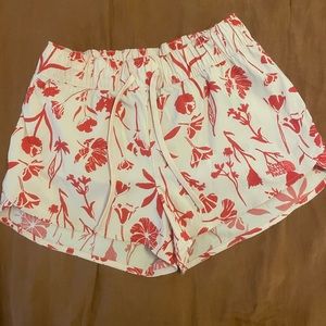 Women’s pink floral North Face water-resistant shorts, in great used condition